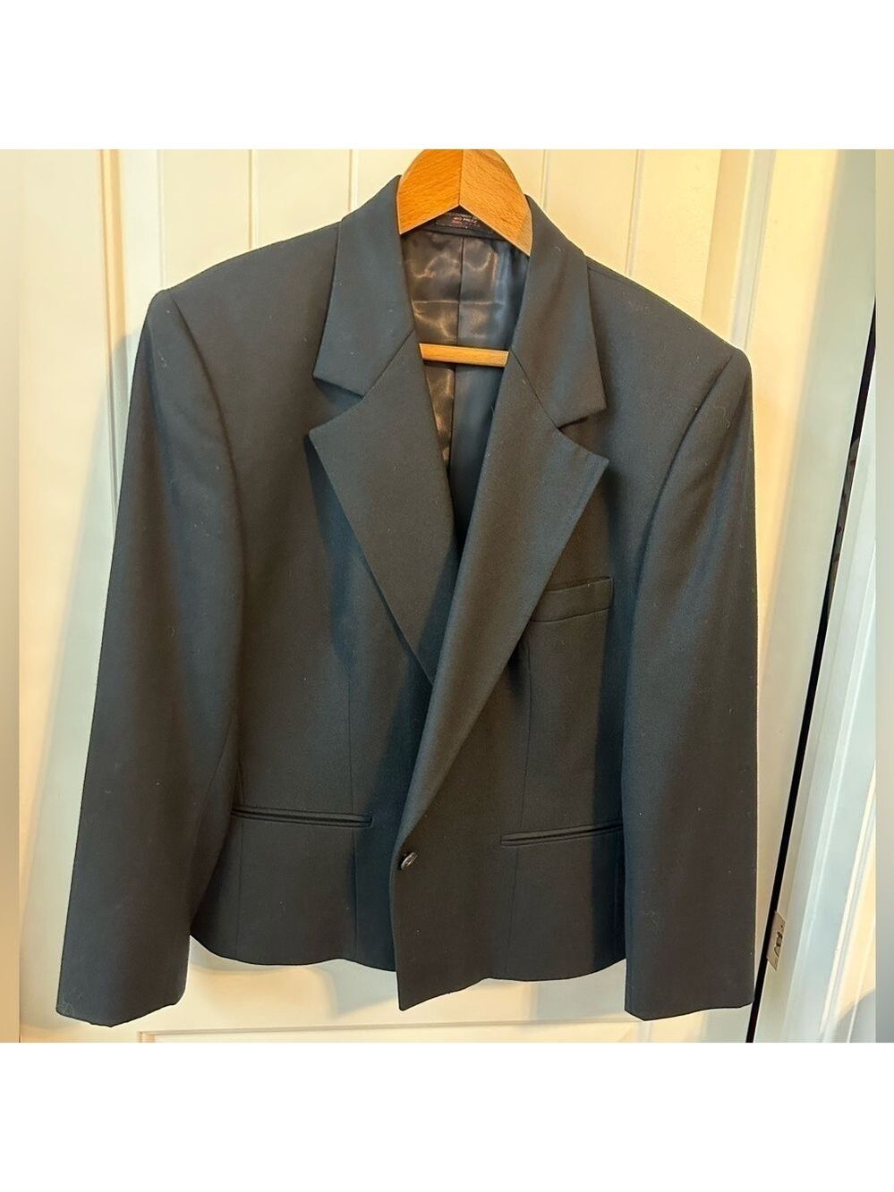 Black, Pure Wool Women’s Blazer. Like new condition. True Classic Garment!